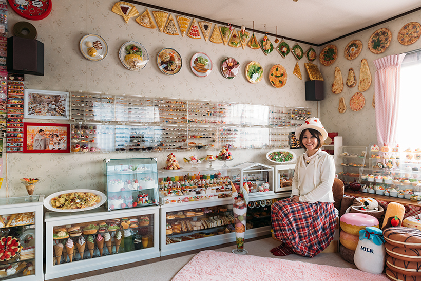 ↑「食品サンプル百貨店」に収録された小幡晃子さんのご自宅の様子