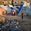 Muitos palestinos estão agora vivendo em abrigos em condições insalubres porque suas casas foram destruídas. 