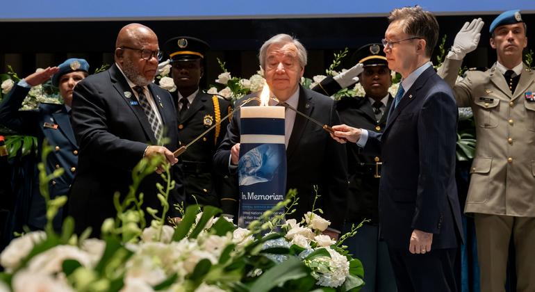 Генералный секретарь ООН на церемонии поминовения погибших сотрудников организации.