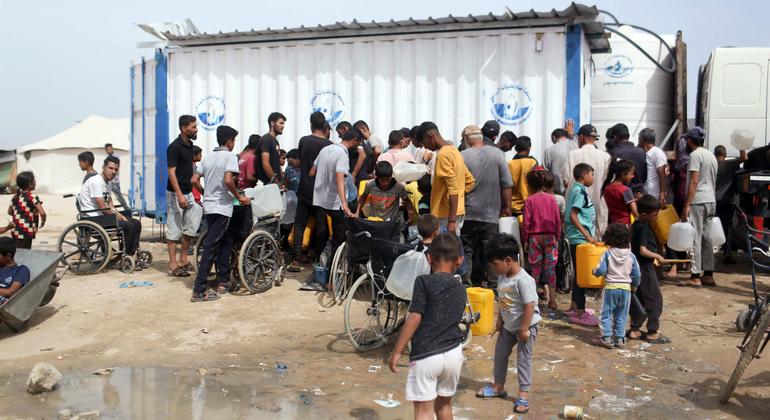 People in Rafah in the south of Gaza collect drinking water.