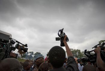 A crowd of journalists. (file)