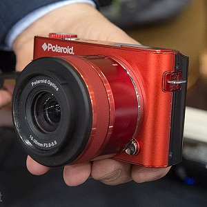 Post thumbnail of ニコン、米ポラロイド社 Android カメラ「iM1836」を「Nikon 1」の模倣品としてデザイン特許権等侵害訴訟を提起、仮差止命令決定