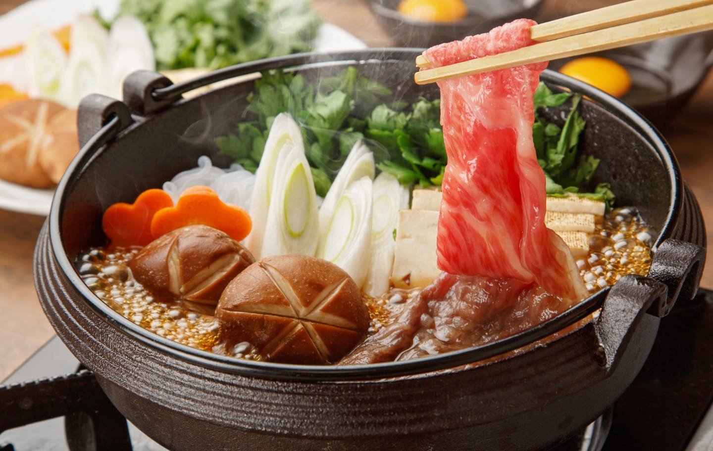 일본에서만 맛볼 수 있는 맛있는 고기를 만끽하자! 스키야키・샤브샤브 특집