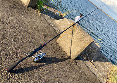 05_　堤防の釣り竿