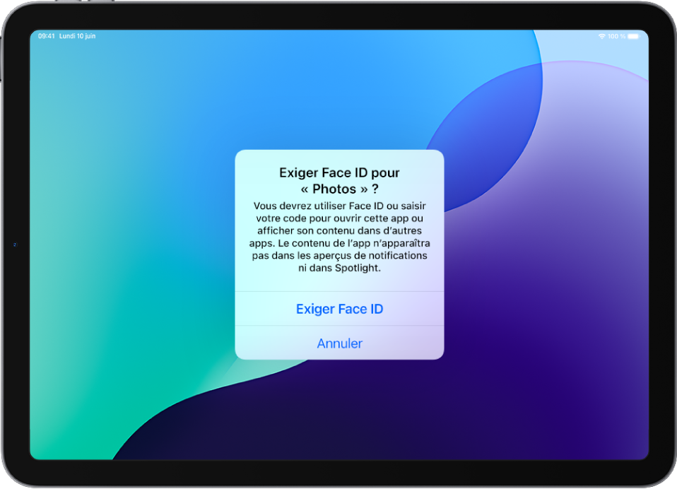 Une alerte sur l’écran de l’iPad invitant l’utilisateur à utiliser Face ID pour ouvrir l’app Photos.