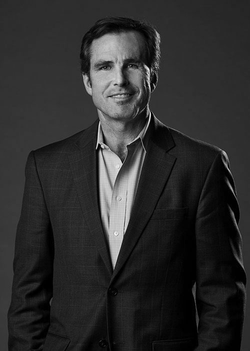 Headshot of Bob Woodruff.