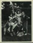 Press Photo Actress Laurie Hendler with Co-Stars inScene - sap23048