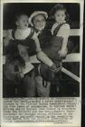 1950 Press Photo Jockey Don Meade visited by daughters at Hialeah Race Course