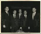 1963 Press Photo Football Player Hank Foldberg Poses with Men in Suits