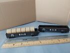 HO Scale LOT OF 2 BALTIMORE & OHIO FREIGHT CARS WITH ONE HAY LOAD
