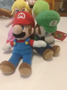 Super Mario Bros Plushies Luigi Princess Peach Yoshi Nintendo - Picture 1 of 3