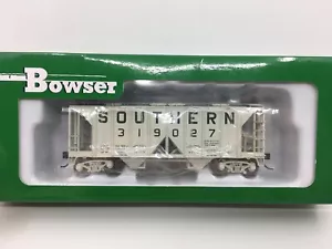 HO Bowser 42239 Southern Railway 70 Ton 2-Bay Covered Hopper SOU #319027 - Picture 1 of 9