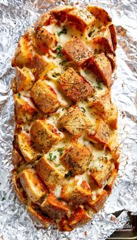 Garlic Butter Pizza Pull Apart Bread | http://cafedelites.com