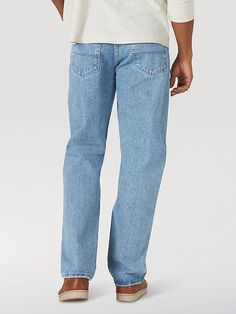 Finally, a jean you'll want to wear all day long. The Wrangler Authentics® relaxed fit cotton jean for men makes your day-to-day comfort a priority. It features an all-time favorite fit that offers all the room you need to feel free and it's made of 100% cotton denim that can hold its own no matter where the day leads. It features a mid rise, regular fit through the thigh, and looser leg. Homeboy Jeans, Men’s Pants, Men Wrangler Jeans, Mens Jeans Outfit, Guys Jeans, Boy Jeans Outfit, Light Color Jeans, Jean For Men, Jeans Outfit Men