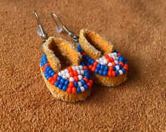 Simple Beaded Moccasins, Mini Beaded Moccasins, Native Beaded Cab Earrings, Native Anerican Earrings, Alaska Native Beadwork, Native American Moccasins, Beaded Moccasins, Baby Moccasins, Native American Crafts