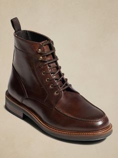 Banana Republic Boots, An Apron, Rugged Style, Leather Lace Up Boots, Classic Outfits, Dr. Martens Boots, Lace Up Boots, Leather And Lace, Italian Leather