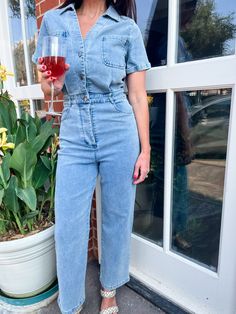 As a denim utility jumpsuit, this garment is designed for functionality with its practical pockets and button-up design. Made from high-quality denim, it offers both comfort and style. Perfect for a casual day out, this fun and versatile jumpsuit is a must-have. Kelly is in size SMALL --Height- 5’4 -Tops- SMALL -Dresses- Small -Jeans- 26/2 Denim Utility Jumpsuit, Small Jeans, Utility Jumpsuit, Small Dresses, Tiered Maxi Dress, Small Dress, Maxi Dress Blue, Dress Romper, Sweater Blouse