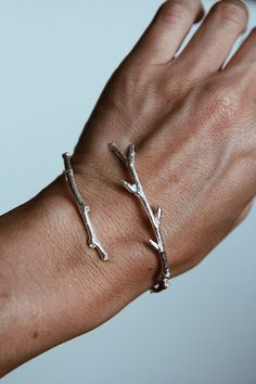 Minimalistic and unique sterling silver bracelet, made from branch-form casted metal. Form is like branch twisted around hand.  Made to order for your size - please write it down in notes while ordering. 100% handmade form recycled silver. Can be adjustable, because of the non-connected endings. A perfect way to update and freshen up your style and outfit. Perfect for both - everyday and occasional wearing.  Will be shipped to you in a specially made cardboard box perfect for gifting. NB! Each p Twig Bracelet, Branch Bracelet, Recycled Bracelets, Handmade Silver Jewellery, Silver Handmade Jewelry, Contemporary Jewelry Design, Organic Jewelry, Jewelry Workshop, Dope Jewelry