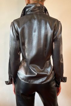 Satijnen Blouses, Silver Blouse, Long Leather Coat, Wet Look, Womens Blouses, Leather Coat, Womens Clothing Tops, Vintage Designs, Metallic Silver