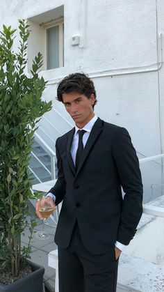 Rich Old Money Aesthetic Men, Old Money Hair Styles Men, Mens Clothing Styles Old Money, Guy In Suit Aesthetic, Old Money Hair Men, Rich Men Outfits, Cute Italian Guys, Old Money Suits Men, Man In Suit Aesthetic