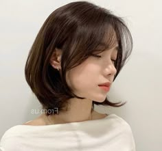 Short Haircut With Side Bangs, Short Hair Square Face, Hair Stail, Ulzzang Short Hair, Shot Hair, Brown Hair Inspo, Really Short Hair, Haircut Inspo, Hair Inspiration Short