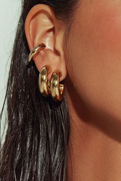 The pair to swear by. Sleek and sculptural - even in its lobe-hugging minutiae. Our gold-filled tube huggies are the most versatile earring you’ll ever own. Stack with hoops, cuffs or studs, wear just as accent pieces, or double up with our sterling silver version for a modern touch of tonal duality. Jewelry Collection Handcrafted in Brazil 18k Gold Filled Thickness: 7mm Diameter: 1" Weight: 0.20 oz Waterproof Hypoallergenic Stack Jewelry, Gold Statement Jewelry, Multiple Earrings, Modern Gold Jewelry, Stacked Earrings, Chunky Earrings, Naked Wardrobe, Gold Ear Cuff, Earring Trends