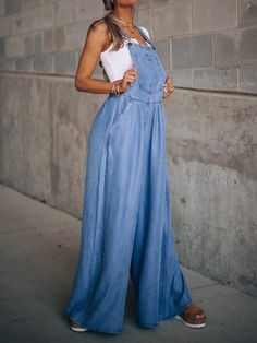 Denim Overalls Outfit, Suspenders Casual, Denim Style Casual, Boutique Lighting, Outfit Curvy, Moda Denim, Overalls Outfit, Loose Jumpsuit, Jumpsuit Summer