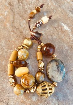 Bohemian Chic Bracelet Vintage Resin and African Tribal Beads Boho Chic Bracelets, Bohemian Bracelet, Chic Bracelet, Beach Bracelets, Boho Chic Jewelry, Bohemian Bracelets, Bohemian Look, African Beads, Bracelet Vintage