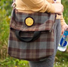 Kilt Fashion: OUTLANDER Messenger-Style Tote Bag Poly-Viscose Tartan. #outlander #outlanderstarz #outlanderseries #outlanderseason4 #celtic Outlander Tartan, Kilt Fashion, Outlander Patterns, British Isles Cruise, Outlander Style, Great Kilt, Campbell Tartan, Thistle Design, Tartan Kilt