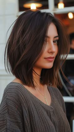 Enhance Your Elegance: 25 Slimming Hairstyles for Round Faces Haircut For Medium Length 2024, Short Hairstyle Women Face Frame, Hair Color For Short Straight Hair, Lob Haircut With Face Framing, Bruttene Hair, Short Haircuts For Women Curtain Bangs, Single Tone Hair Color, Sophisticated Medium Length Hairstyles, Long Bob For Thinning Hair