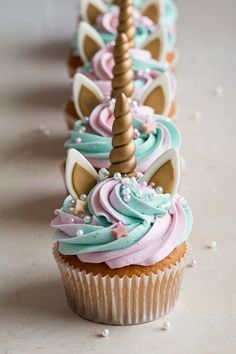 Unicorn Cupcakes Ideas, Unicorn Cupcake Cake, Unicorn Birthday Party Cake, Cherry Dump Cake Recipe, Whimsical Decorations, Rainbow Cupcake, Quick Baking, Little Pony Cake, Cupcake Cake Designs