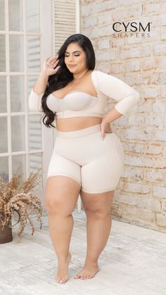 Elevate your entire silhouette by pairing our Thermal Butt-Lifting Shorts with our Posture & Arm Control Push-Up Top. Together, they work wonders to enhance your bust, cinch your waist, and lift those glutes! 🌟 Body Makeover, Plus Size Beauty, Shapewear, Wardrobe Staples, Push Up, The Skin, Plus Size, Wardrobe, Skin