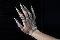 Fingers Covered In Rings, Futuristic Hand Jewelry, Hand Drawing Rings, Finger Claws, Claw Rings, Metal Glove, Vampire Jewelry, Claw Gloves, Halloween Ring