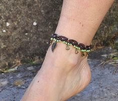 This listing is for one anklet. Beautiful macrame anklet. You can wear it alone or in combination with the barefoot sandals available in my shop (picture 2 and 4) https://www.etsy.com/listing/589470076/big-brass-flower-barefoot-sandals-green?ref=shop_home_active_2 This anklet is made with waxed polyester cord, antique bronze beads and charms and toho seed beads. They close with a lobster claw and on the other side a small chain allows to adjust the length of the anklet. The anklet comes in a bea Anklet Macrame, Macrame Anklet, Beach Wedding White, Beach Anklets, Sandals Beach, Yoga Accessories, Foot Jewelry, Ankle Bracelet, Macrame Jewelry