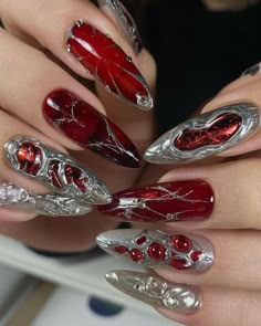 Cool Christmas Nails Design, Romantic Goth Nails, Nail Art Vermelho, Red And Silver Nails, Red Chrome Nails, Dark Red Nails, Wine Nails, Chrome Nails Designs, Cherry Nails