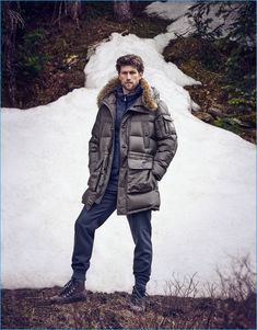 Jan Trojan braces the elements in a fall-winter 2016 look from French fashion… Mens Brogue Boots, Grey Parka, Navy Sweatpants, Winter Outdoors, 2016 Fall, Brogue Boots, 2016 Menswear