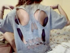 Skull Cutout, Under Your Spell, Diy Vetement, Diy Clothes Design, Lindsay Lohan, Skull Shirts, Swaggy Outfits, Mode Inspo