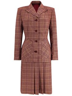 The design of our Socialite label Homefront suit is taken from an original CC41 ladies' suit in our collection, lending this piece incredible accuracy to the styles of the 40s decade. Made of a soft wool-feel check fabric, the warm claret red tones make it ideal for wear during autumn and winter. The Homefront suit has a wealth of gorgeous original details, including the two deep, shaped pockets on the jacket, shoulder padding, and the striking peak lapels. Darts on the jacket create the unmista 1940s Winter Fashion, Vintage Capsule Wardrobe, 1940s Suit, Ladies Suit, 1940s Style, Womens Suits, Claret Red, Vintage Trousers, Red Retro