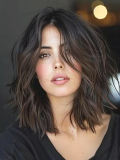 Fresh Medium Layered Haircuts - Styles for Every Face Shape Medium Length Haircut Dark Hair, Short Cut With Layers, Lob Hairstyles For Thick Hair, Medium Length Hairstyles With Layers, Hairstyles 2025 Trends, 2024 Hair Trends, Medium Haircut, Rambut Brunette, Medium Layered Haircuts