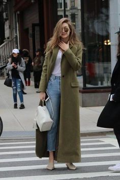 Winter Coat Dress, Fall Fashion Coats, Best Winter Coats, Burberry Coat, Look Retro, Paris Mode, Coat Outfit, Wool Coat Women, Looks Street Style