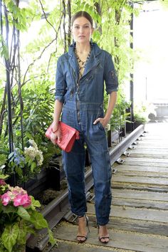 Jumpsuit Ideas, Smart Casual Jeans, Overalls Style, Goa Trip, Denim Street Style, Overalls Fashion, Jumpsuit Outfits, Jeans Overall