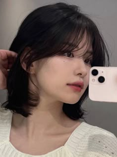 Korean curtain bangs for layered lob Korean Short Haircut With Curtain Bangs, Short Bangs Oval Face, Bangs For Rounded Face, Korean Bangs Short Hair Round Face, Korean Haircut Thick Hair, Korean Short Curtain Bangs, Straight Short Hair With Bangs Asian, Short Curtain Bangs Asian, Short Korean Hair With Bangs