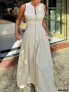 Olivia Mark - Sleeveless Maxi Dress for Vacation: Crew Neck Plain Design Robes Glamour, Robes D'occasion, Gaun Fashion, Sleeveless Outfit, Cotton Linen Dresses, Sleeveless Long Dress, Khaki Dress, Long Summer Dresses, Tonga