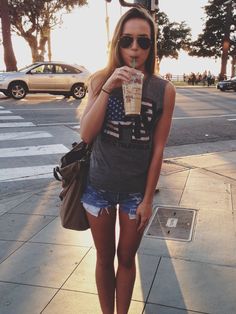 Helen Owen <3 Spring Summer Outfits, Cut Jeans, Fashion Addict, Fashion Tees, Denim Fashion, Spring Summer Fashion, Beautiful Outfits, Short Outfits