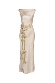 Gold Dress Silk, Cream Dresses Classy, Romantic Silhouettes Fashion, Gold Classy Dress, Timeless Dresses Classy, Classy Silk Dress, Gold Dress Long Classy, Silk Dress Aesthetic, Silk Floor Length Dress