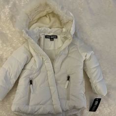 Brand New White Steven Madden Coat. White. Size 24months With Tag Arctic Clothing, Coquette Jacket, Cute Puffer Jacket, Snow Jackets Women, Baby Winter Coats, Cute Winter Coats, Steve Madden Jacket, Puffer Coat With Hood, Faux Fur Hooded Jacket