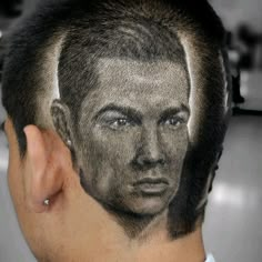 Arte Realizado en cabello con máquina Wahl Barber Memes, Crazy Haircuts, Ronaldo Hairstyle, Cristiano Ronaldo Hairstyle, Barber Tattoo, Hair Styels, Hair Tattoo, Hair Portrait