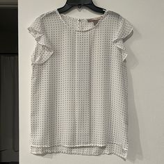 White Blouse With Dotted Navy Blue Squares. Perfect Top For Work With A Nice Pair Of Trousers. Also Will Pair Nicely With Jeans. Hardly Used Looks Brand New. Blue Square, White Blouse, Work Blouse, Forever 21 Tops, Forever 21, Top Blouse, Trousers, Blue And White, Brand New