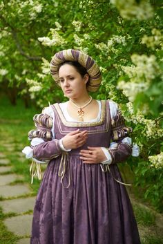 Purple Renaissance Gown 16th Century Italian Costume - Etsy Venetian Clothing, 15th Century Gown, Italian Costume, 16th Century Fashion, Tudor Dress, Italian Dress, Medieval Clothing, Italian Outfits, Historical Costume