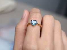 Лондон синий топаз кольцо сердце вырезать синий драгоценный - Etsy.de Meaningful Rings, Topas Ring, Gemstone Solitaire Ring, Ring Heart, London Blue Topaz Ring, 925 Silver Ring, Pinky Ring, Blue Gemstones, Blue Topaz Ring